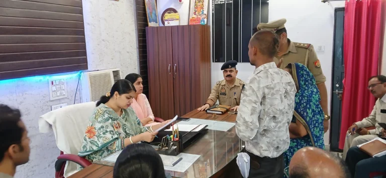 थाना समाधान दिवस में डीएम व एसपी ने सुनीं जनसमस्याएं