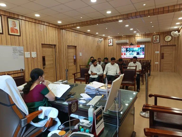 जिलाधिकारी ने कांवड़ यात्रा मार्गों की तैयारियों की समीक्षा की