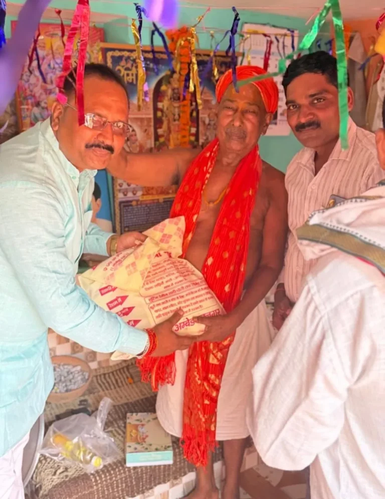 गुरु पूर्णिमा पर्व पर 115 मठ मंदिर के संतों का किया सम्मान