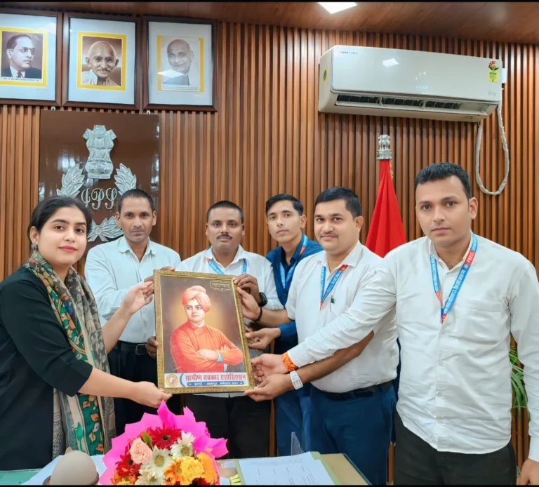 पत्रकारों से जुड़ी समस्याओं को लेकर ग्राफए. का प्रतिनिधि मंडल डीएम एसपी से की मुलाकात