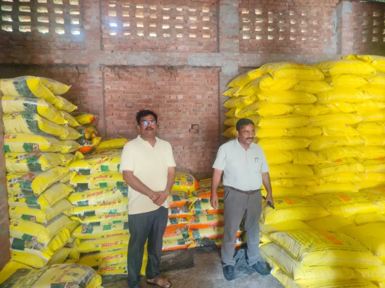 खाद विक्रेताओं की चार दुकाने बंद पाए जाने पर कारण बताओं नोटिस