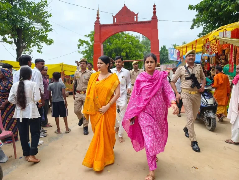 सावन के प्रथम सोमवार पर जिलाधिकारी एवं पुलिस अधीक्षक ने शिव बाबा धाम का किया निरीक्षण