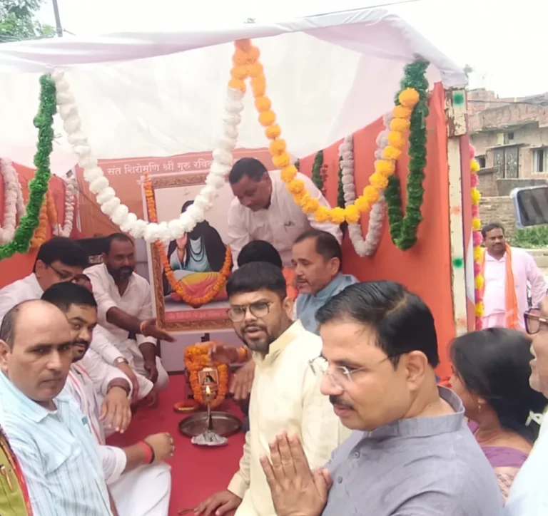 भाजपा कार्यालय अटल भवन से रविदास जी के जन्मभूमि की मिट्टी कलश यात्रा रवाना