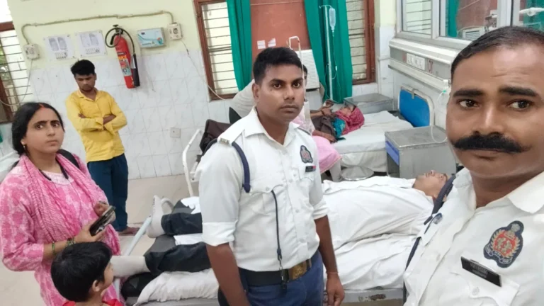 ट्रैफिक पुलिस की तत्परता से बची अधिवक्ता की जान