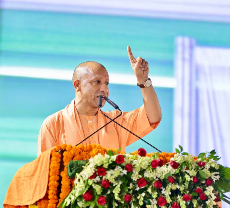 सीएम योगी ने अंबेडकरनगर में किया 706 करोड़ से अधिक की 194 विकास परियोजनाओं का लोकार्पण/शिलान्यास