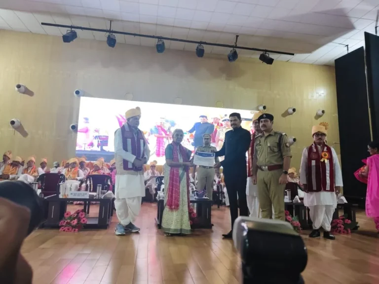 राज्यपाल महोदया ने जिला प्रशासन अंबेडकरनगर को किया सम्मानित