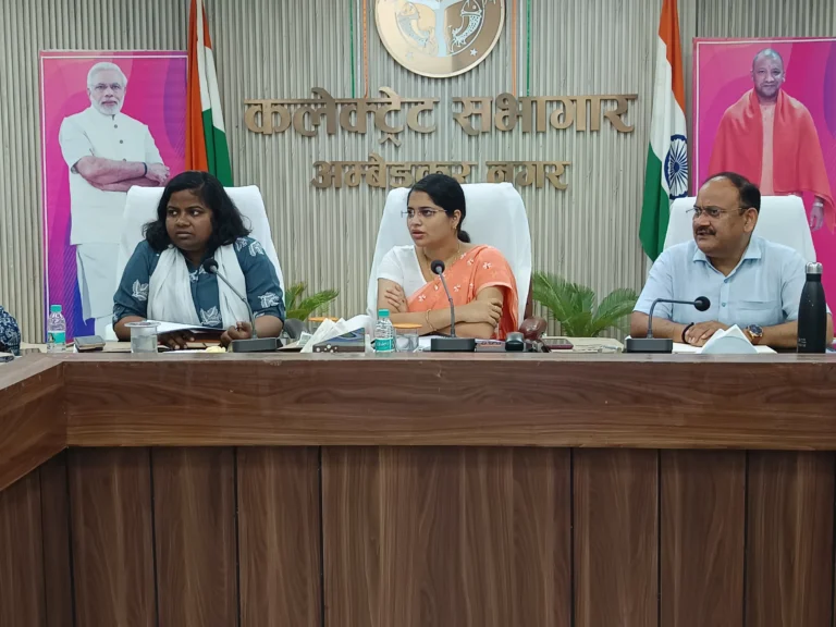 चिकित्सालयों के कार्यप्रगति एवं उपलब्ध स्वास्थ्य सेवाओं की विस्तृत समीक्षा की
