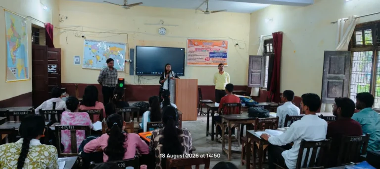 मुख्यमंत्री अभ्युदय योजना के केंद्र का ज्वाइंट मजिस्ट्रेट ने किया निरीक्षण, विद्यार्थियों को परीक्षा तैयारी के लिए दिया मार्गदर्शन