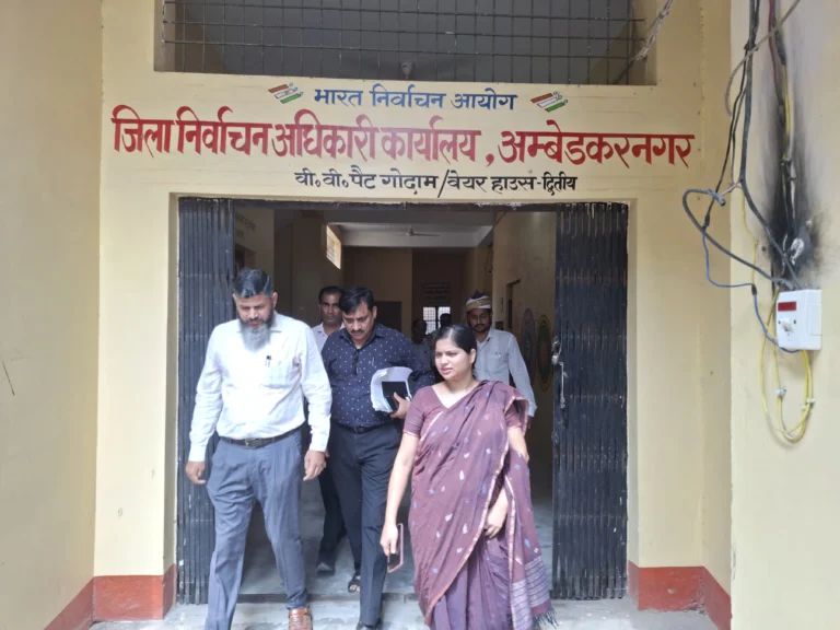 जिलाधिकारी द्वारा ई0वी0एम0/वी0वी0 पैट वेयर हाउस (स्ट्रांग रूम) का निरीक्षण