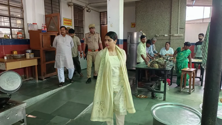 जवाहर नवोदय विद्यालय का जिलाधिकारी ने किया निरीक्षण