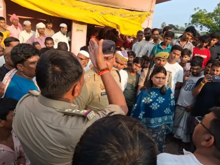 ध्रुव गुप्ता की मारपीट के बाद हुई मौत, बाजार में शव रखकर किया प्रदर्शन
