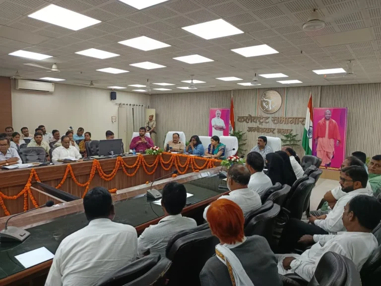 जिलाधिकारी की अध्यक्षता में नगरीय निकायों की विकास कार्ययोजना एवं जनसमस्याओं को लेकर महत्वपूर्ण बैठक सम्पन्न
