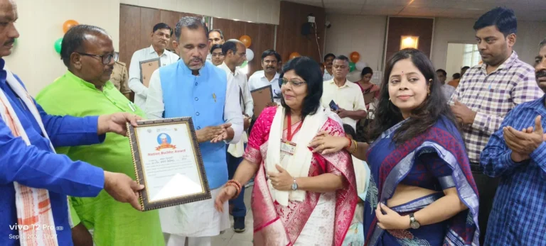 शिक्षक दिवस पर विकास भवन में आयोजित हुआ शिक्षक सम्मान समारोह