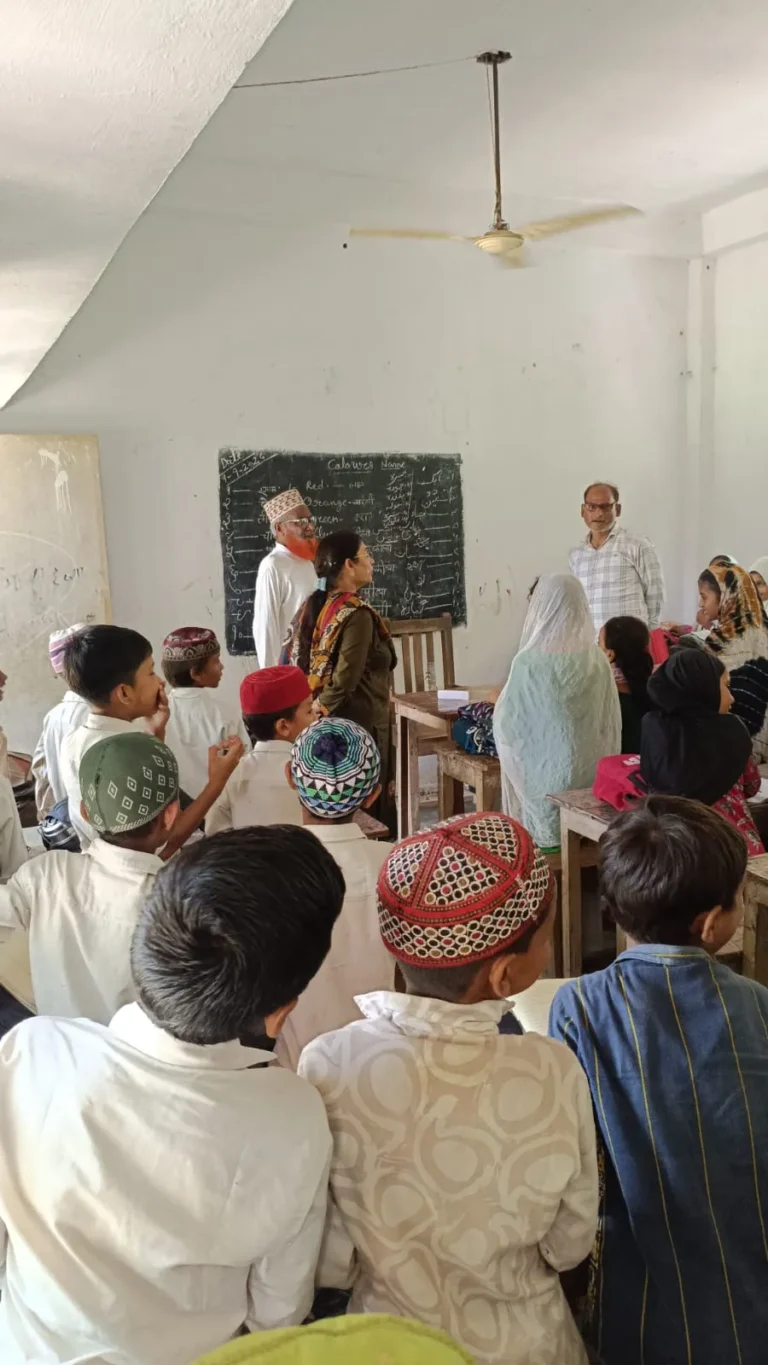 मदरसा जामिया कादरिया फैजुल उलूम का अल्पसंख्यक कल्याण अधिकारी ने किया निरीक्षण