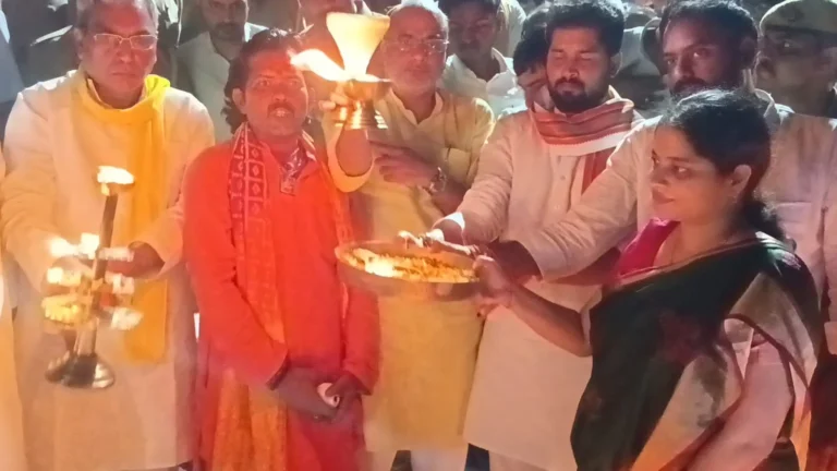 सेवा संकल्प अभियान के तहत श्रवण धाम में 15 हजार से अधिक दीपों से जगमगाया त्रिवेणी संगम घाट
