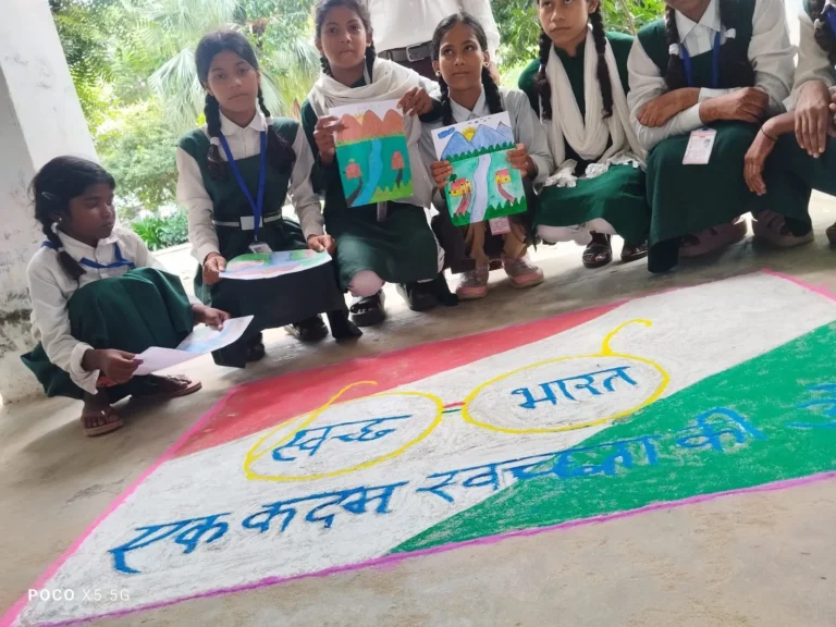 विद्यालयों में चित्रकला एवं भाषण प्रतियोगिताओं का आयोजन