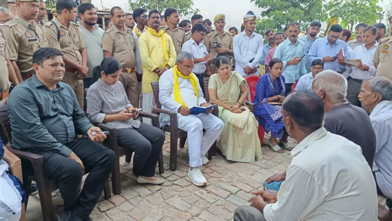 बरियावन–किछौछा मार्ग प्रकरण में प्रभारी मंत्री ने प्रभावित ग्रामीणों से की वार्ता
