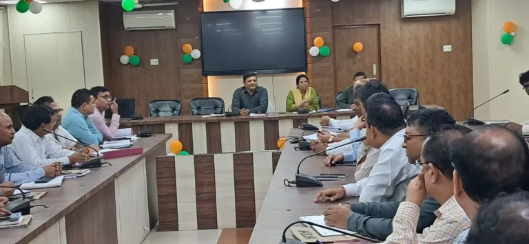 सीडीओ की अध्यक्षता में बीडीओ एवं क्षेत्र पंचायत प्रशासकों के साथ बैठक आयोजित