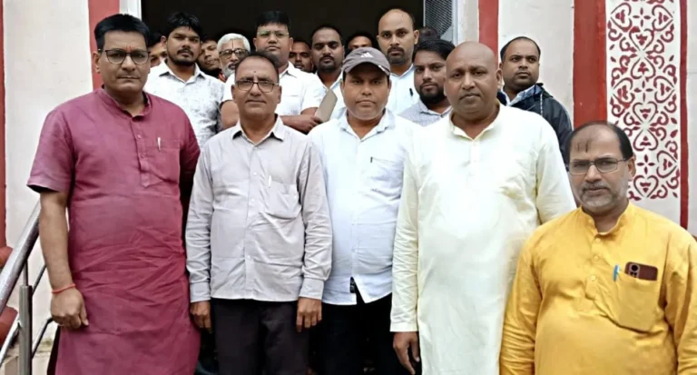 शिक्षकों को बीएलओ ड्यूटी से मुक्त रखने की मांग