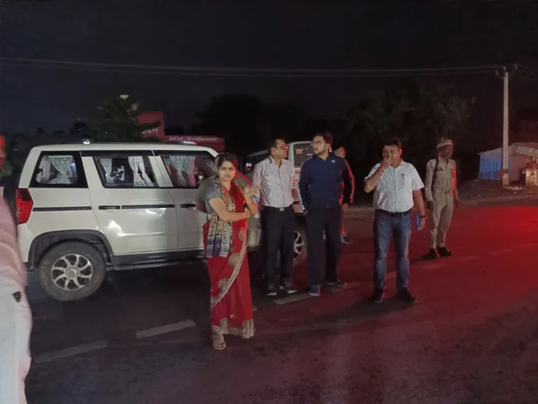 चक्रवात अर्नव एवं ऑरेंज अलर्ट के दृष्टिगत डीएम ने विभिन्न क्षेत्रों का किया स्थलीय निरीक्षण