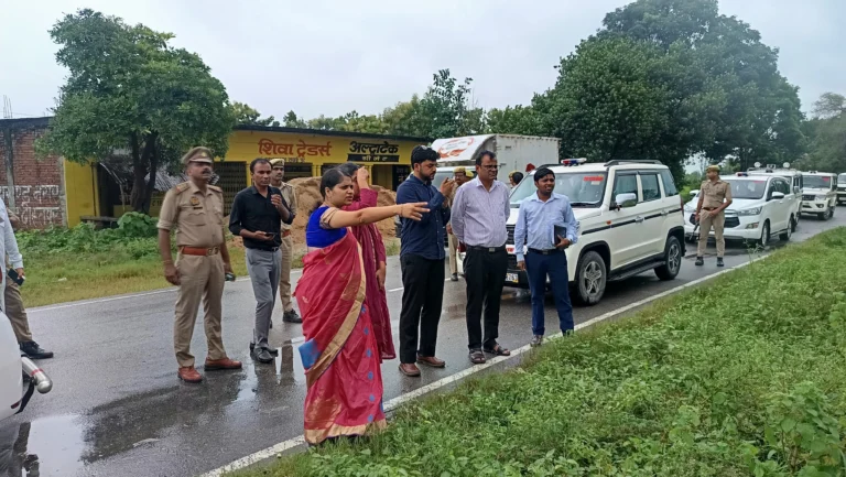 बारिश से प्रभावित फसलों का डीएम-एसपी ने लिया जायजा
