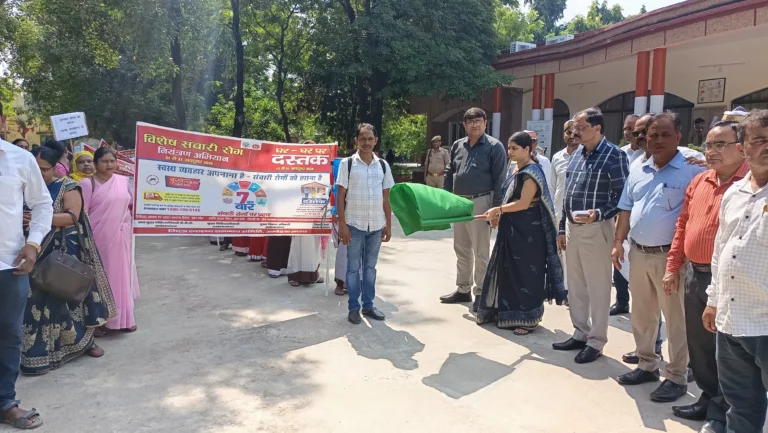 डीएम ने जागरूकता रैली एवं प्रचार वाहनों को हरी झंडी दिखाकर किया रवाना