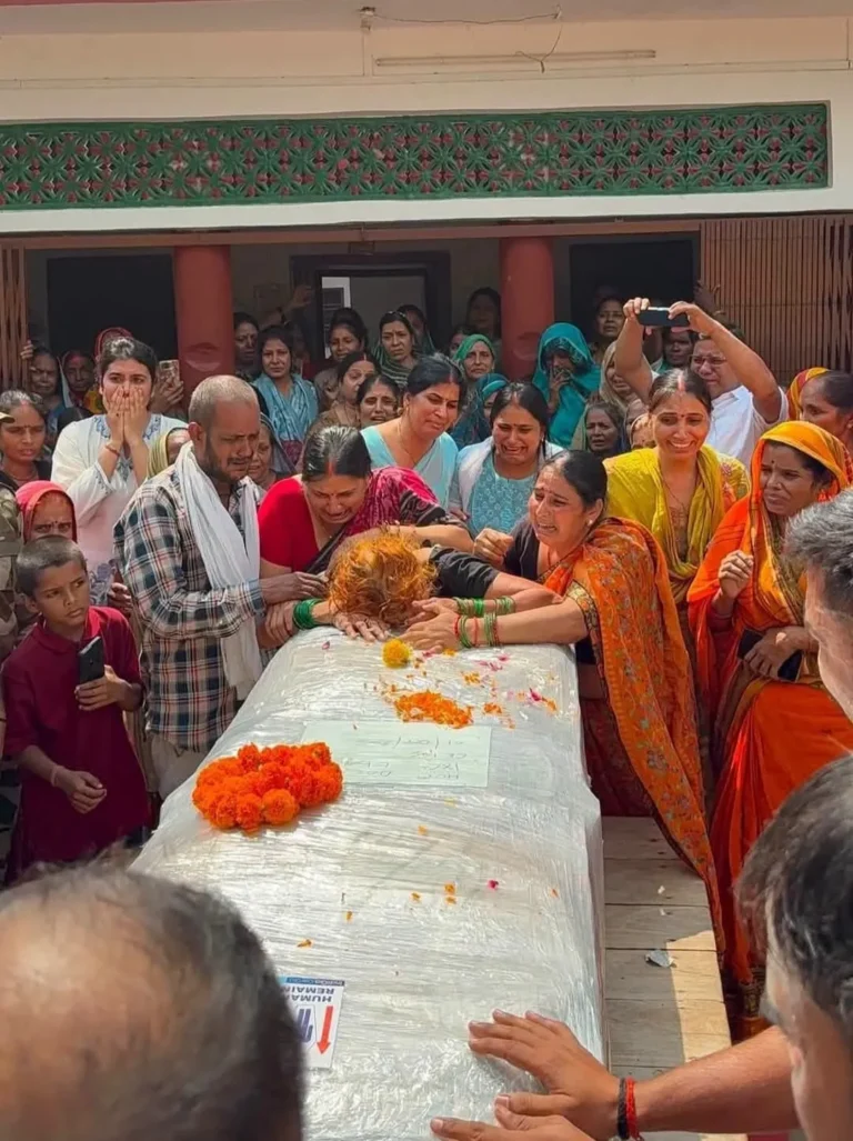 शहीद अंकित की अंतिम यात्रा में उमड़ा जनसैलाब