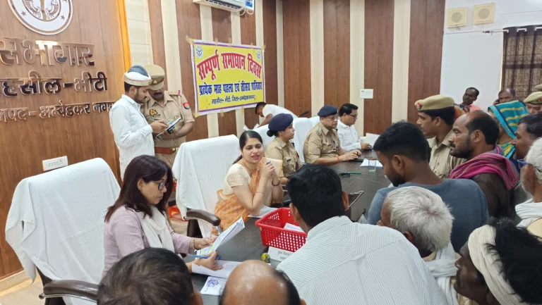 संपूर्ण समाधान दिवस में भीटी में डीएम,एसपी ने सुनीं जनसमस्याएं