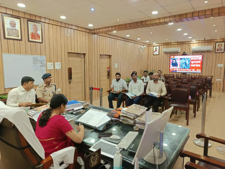 रबी फसल की सिंचाई के लिए नहरों की सिल्ट सफाई प्राथमिकता पर समय से पूर्ण कराया जाय— जिलाधिकारी