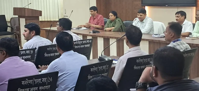 गोरखपुर-फैजाबाद खण्ड शिक्षक निर्वाचन-2026 के दृष्टिगत मतदान कार्मिकों को दिया गया प्रशिक्षण