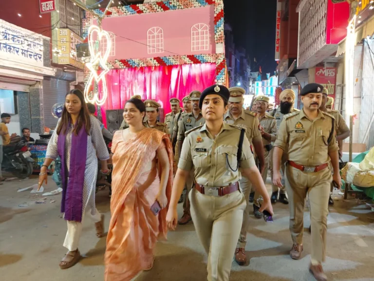 नवरात्रि पर्व के दृष्टिगत जिलाधिकारी एवं पुलिस अधीक्षक ने शहजादपुर में किया पैदल मार्च
