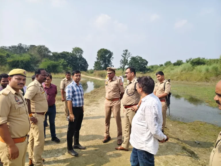 मूर्ति विसर्जन को शांतिपूर्ण एवं सुरक्षित ढंग से संपन्न कराने हेतु एसडीएम जलालपुर ने विसर्जन घाटों का किया स्थलीय निरीक्षण
