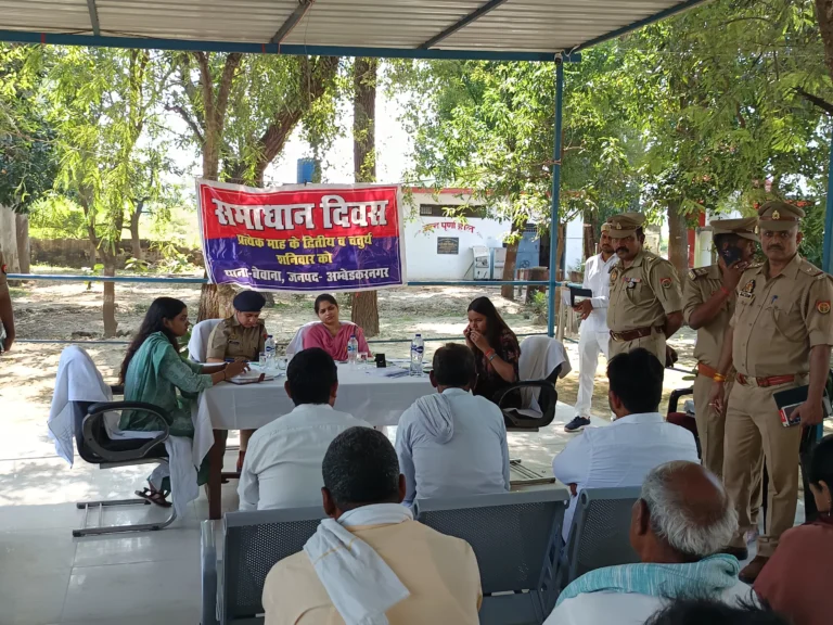 थाना समाधान दिवस पर जिलाधिकारी एवं पुलिस अधीक्षक ने थाना बेवाना में सुनीं जनसमस्याएं
