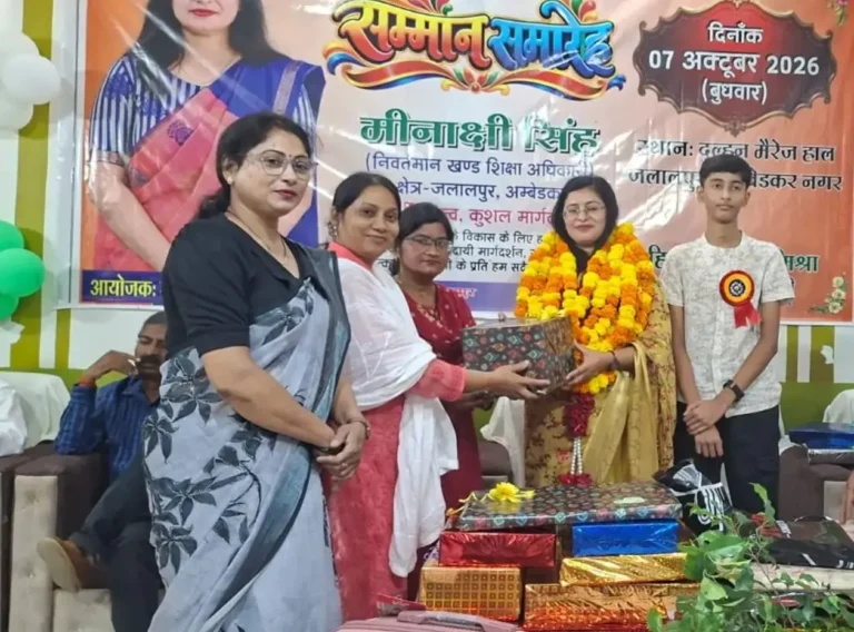 खंड शिक्षा अधिकारी का हुआ तबादला,शिक्षकों ने दी विदाई
