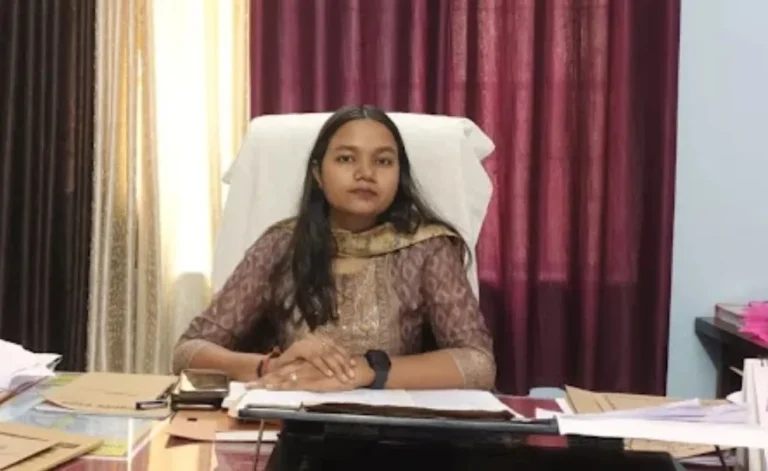 सोशल मीडिया प्लेटफॉर्म पर गोहन्ना सरकारी जमीन प्रकरण में जिला प्रशासन की विफलता के संबंध में चल रहे खबर को ज्वाइंट मजिस्ट्रेट प्रतीक्षा सिंह ने बताया निराधार